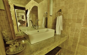 Grand Cave Suites