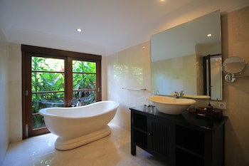 Amori Villas