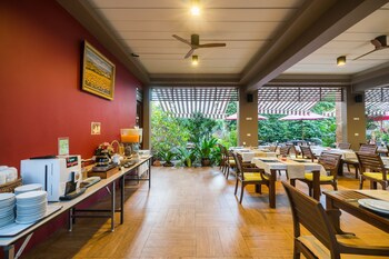Ayrest Hotel