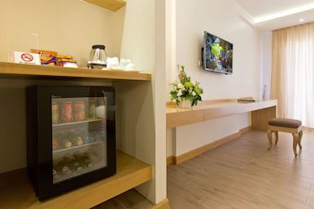 Ayrest Hotel