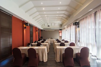 Ayrest Hotel