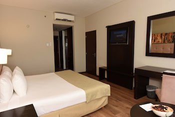 Howard Johnson By Wyndham Ezeiza Convention Center