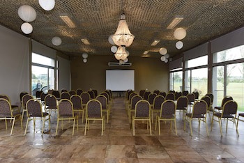 Howard Johnson By Wyndham Ezeiza Convention Center