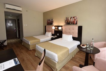 Howard Johnson By Wyndham Ezeiza Convention Center