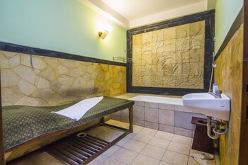 Grand Candi Hotel