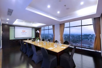 Grand Candi Hotel