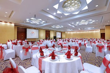 Grand Candi Hotel