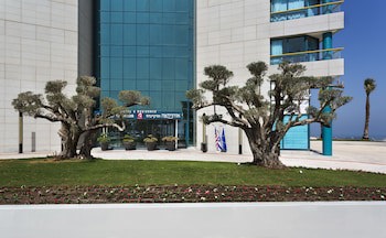 Herbert Samuel Okeanos Suites Herzilya