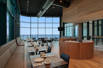 Herbert Samuel Okeanos Suites Herzilya