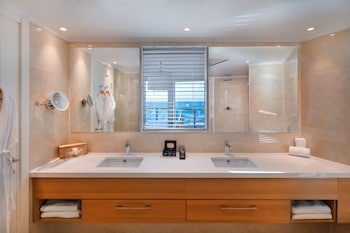 Herbert Samuel Okeanos Suites Herzilya