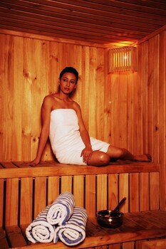 Treehouse Hotel Club & Spa
