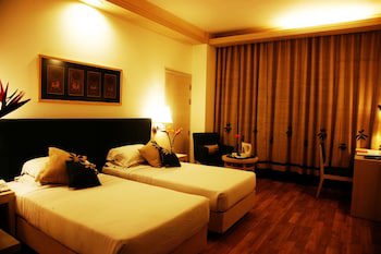 Treehouse Hotel Club & Spa