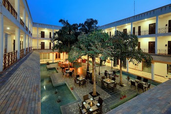 Treehouse Hotel Club & Spa