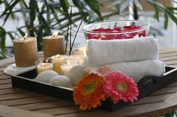 Treehouse Hotel Club & Spa