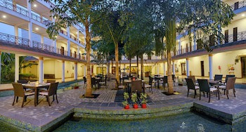 Treehouse Hotel Club & Spa