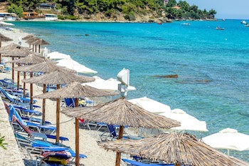 Xenios Dolphin Beach Hotel fotoğrafı