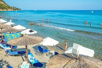 Xenios Dolphin Beach Hotel fotoğrafı