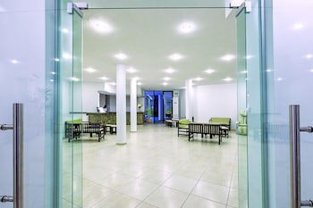 Xenios Dolphin Beach Hotel fotoğrafı