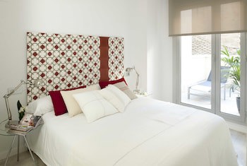Eric Vokel Atocha Suites