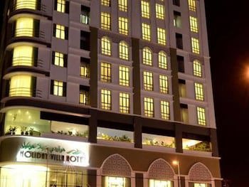 Holiday Villa Hotel & Suites