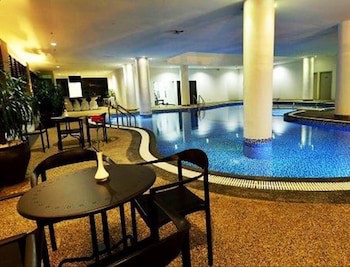 Holiday Villa Hotel & Suites