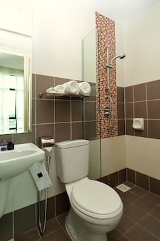 Holiday Villa Hotel & Suites