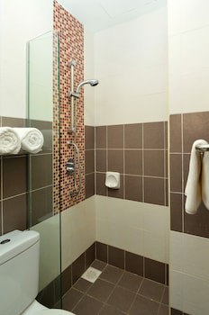 Holiday Villa Hotel & Suites