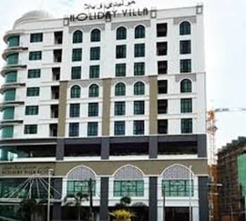 Holiday Villa Hotel & Suites