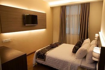 Holiday Villa Hotel & Suites