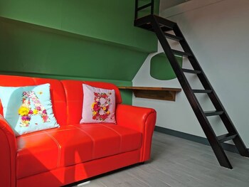 Dozy Lamoon House
