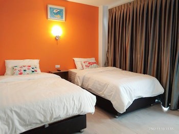 Dozy Lamoon House
