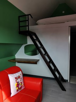 Dozy Lamoon House