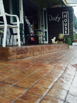 Dozy Lamoon House