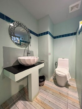 Dozy Lamoon House