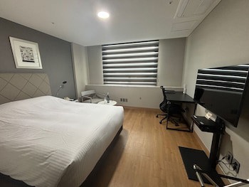 Gumi Century Hotel