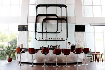 Hariston Hotel & Suites