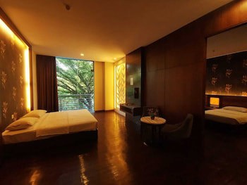 Waterfront Boutique Hotel