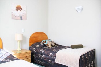 Bush Inn Court Motel