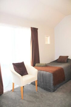 Bush Inn Court Motel