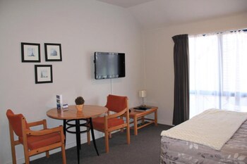 Bush Inn Court Motel