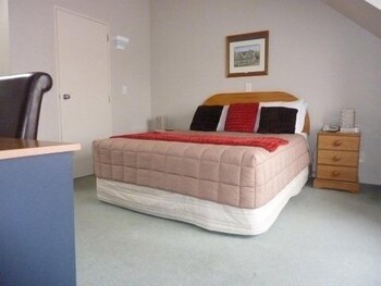 Bush Inn Court Motel