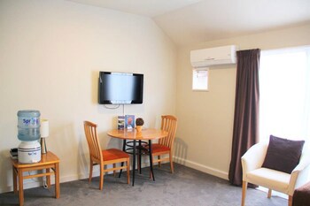 Bush Inn Court Motel