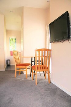 Bush Inn Court Motel