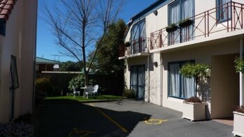 Bush Inn Court Motel