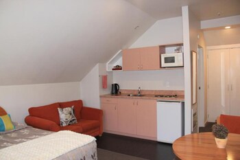 Bush Inn Court Motel