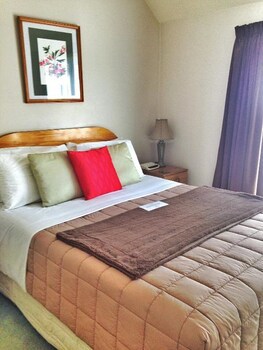 Bush Inn Court Motel