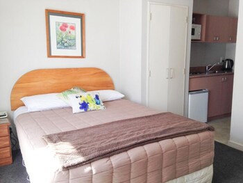 Bush Inn Court Motel