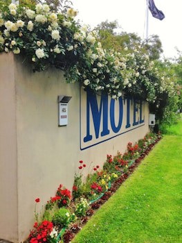 Bush Inn Court Motel