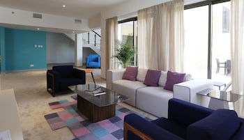 Ramada Hotel And Suites By Wyndham Dubai Jbr