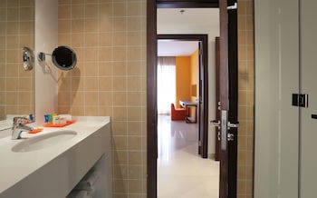 Ramada Hotel And Suites By Wyndham Dubai Jbr